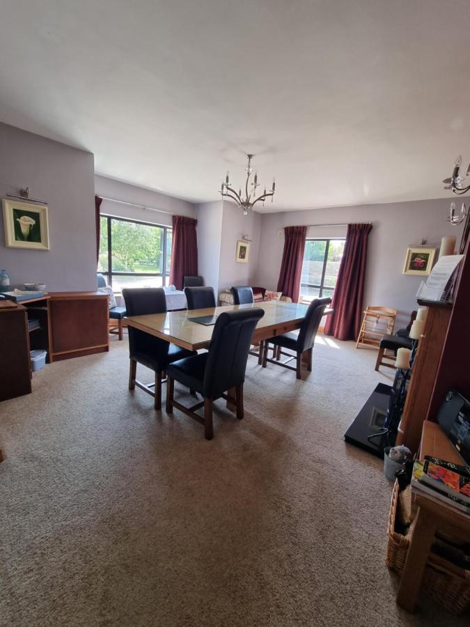 Bed & Breakfast Oak Tree Lane Country